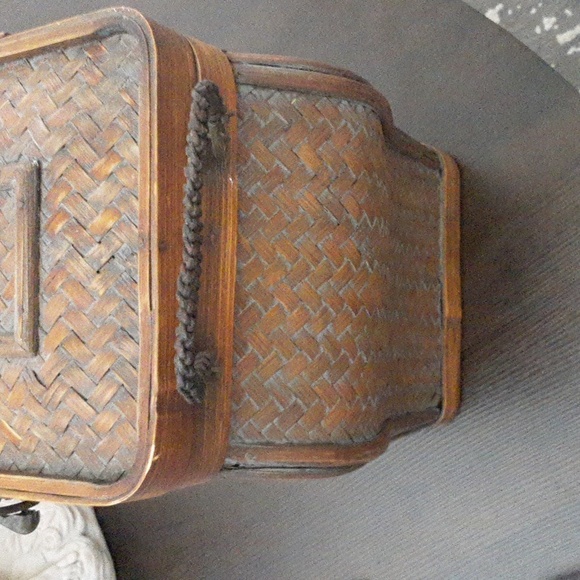 Woven basket w drawer and storage - Picture 7 of 8